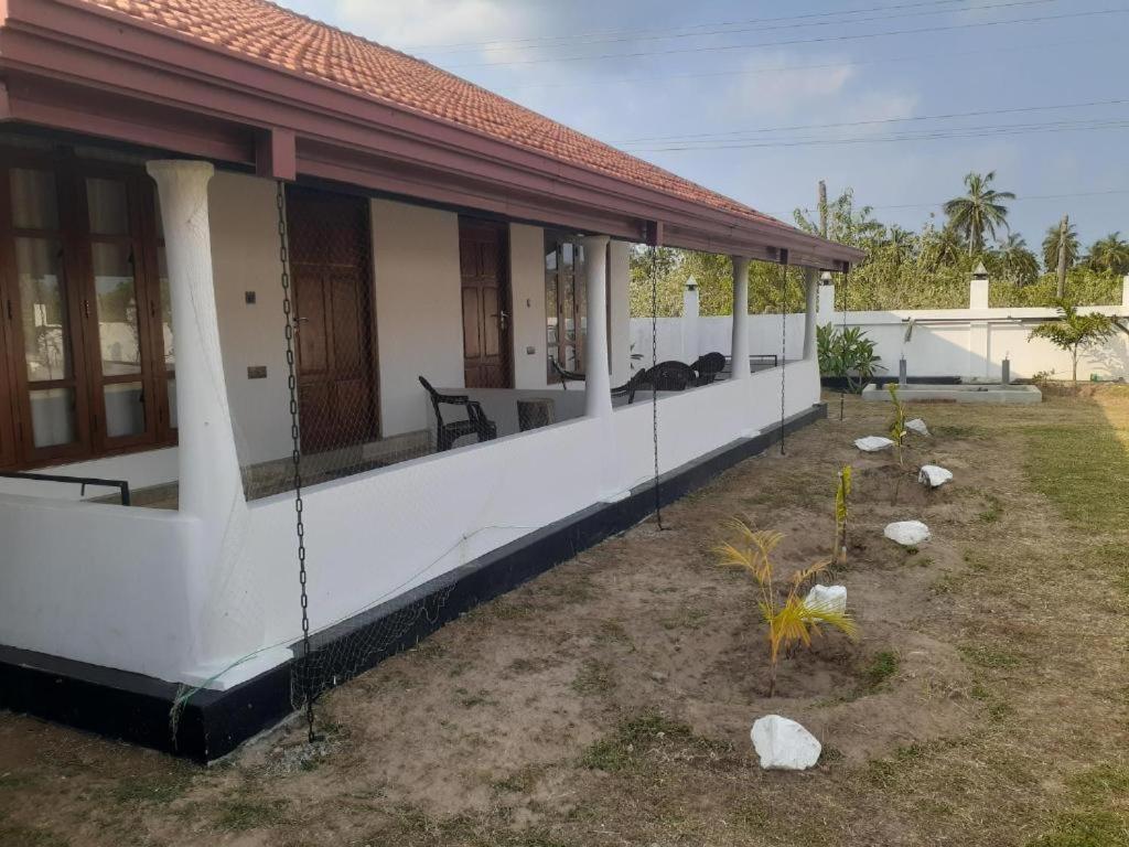 Blu Marine Nilaveli Hotel Trincomalee Exterior photo